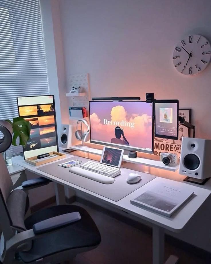mhixmzbc8qukkz3moouv desk setup